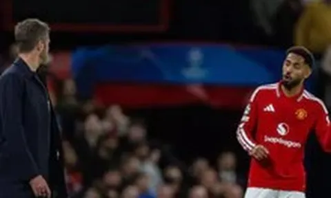 Man United rơi tự do, Carrick đếm ngược ngày mất ghế