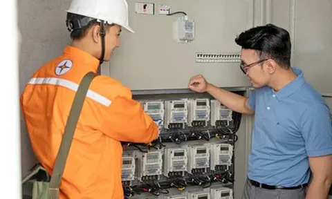 Phó thủ tướng: Xem xét giảm giá điện từ 1-11, giảm thuế tiêu thụ đặc biệt với xăng về 0%