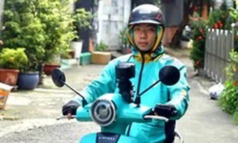 Không chào được cha trong đại dịch, mất luôn mẹ vì ung thư, nam SV TP.HCM ở trọ 1 mình, chạy xe ôm