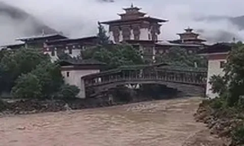 Lại vỡ hồ băng Himalaya, lũ dữ càn quét ở Bhutan