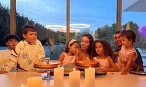 Không phải kim cương đồ hiệu, đây mới là điều khiến vợ Ronaldo hạnh phúc nhất